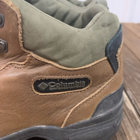 Columbia waterproof hiking boots. - Picture 7 of 10